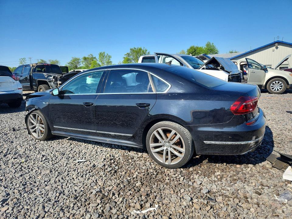 51803566 :رقم المزاد ، 1VWDT7A30HC068400 vin ، 2017 Volkswagen Passat مزاد بيع