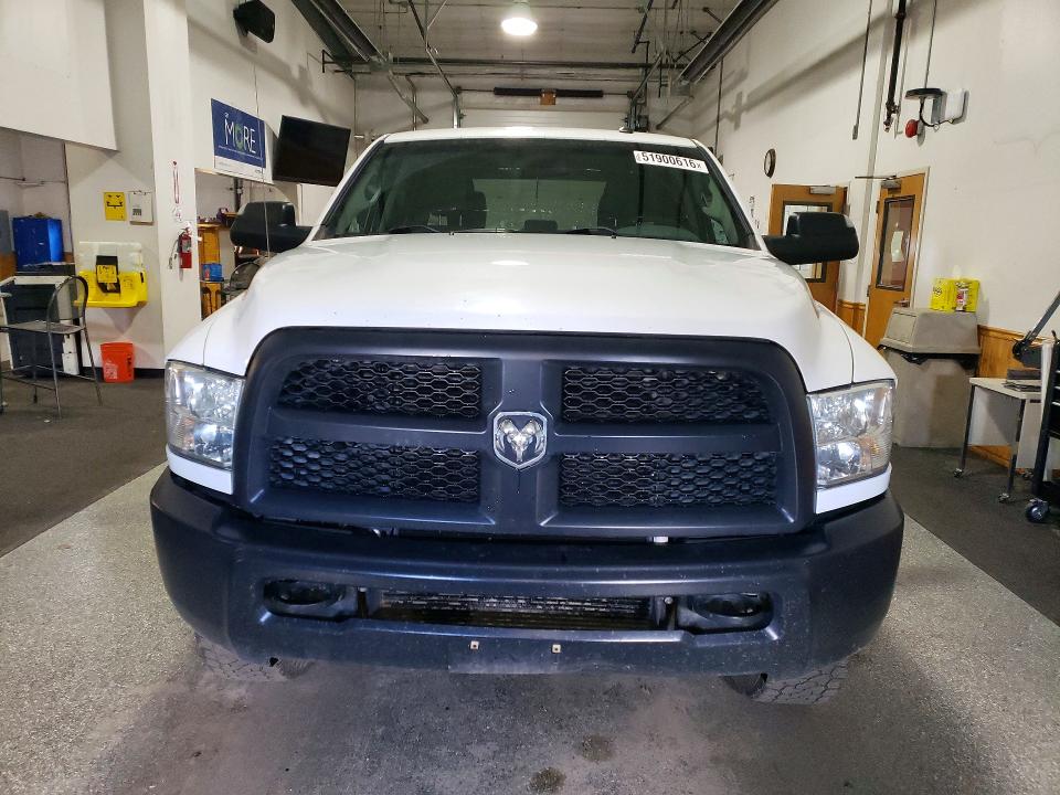 51900616 :رقم المزاد ، 3C6UR5HL6JG145244 vin ، 2018 Ram 2500 مزاد بيع