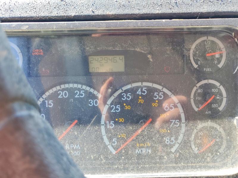 2000 Freightliner Medium Conventional მანქანა იყიდება აუქციონზე, vin: 1FV6H6BA8YHG03651, აუქციონის ნომერი: 58700606