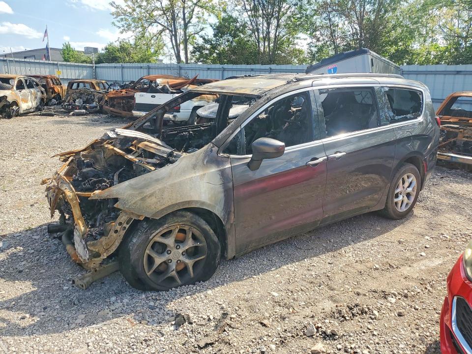 2017 Chrysler Pacifica მანქანა იყიდება აუქციონზე, vin: 2C4RC1BG1HR816831, აუქციონის ნომერი: 48243296