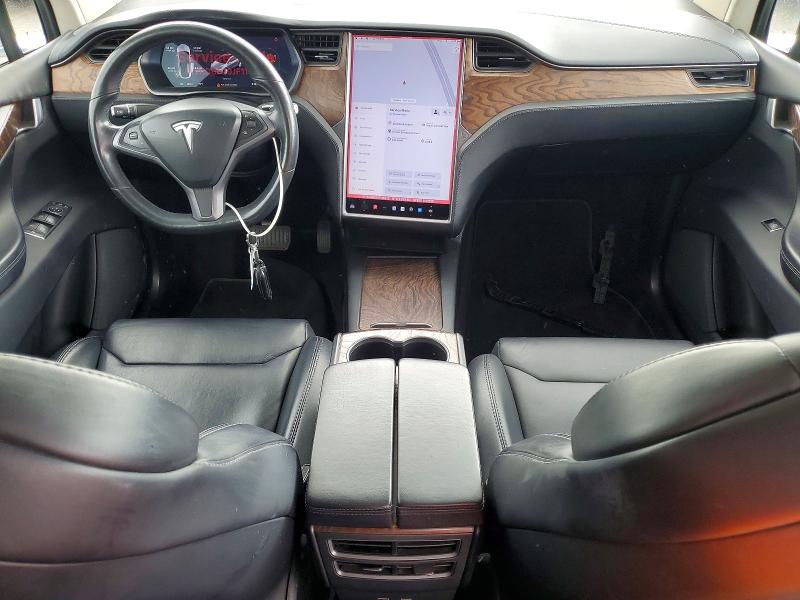 48557426 :رقم المزاد ، 5YJXCBE29JF115372 vin ، 2018 Tesla Model X مزاد بيع