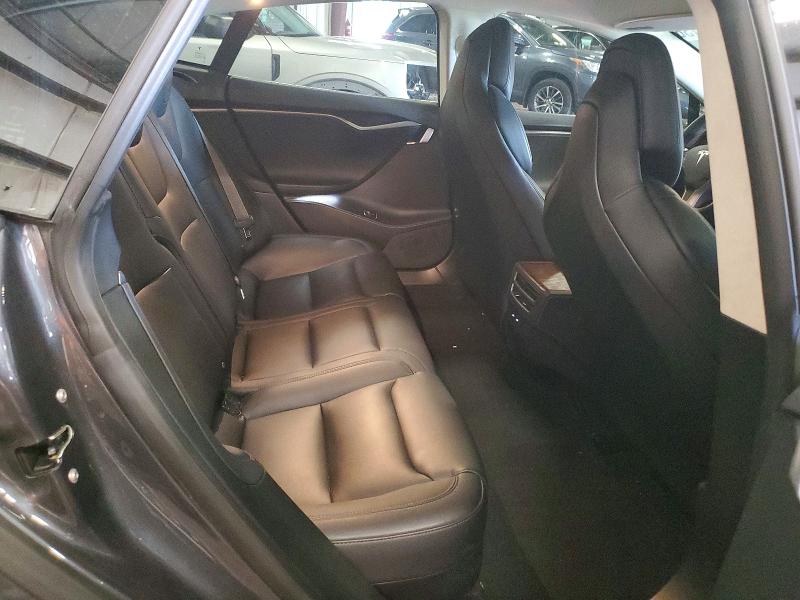 49894136 :رقم المزاد ، 5YJSA1E25JF285593 vin ، 2018 Tesla Model S مزاد بيع