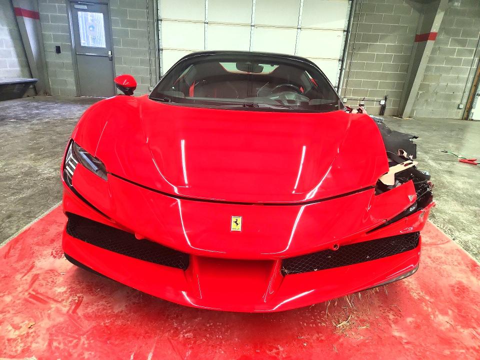 2022 Ferrari Sf 90 Spider მანქანა იყიდება აუქციონზე, vin: ZFF96NMA8N0276702, აუქციონის ნომერი: 49375516