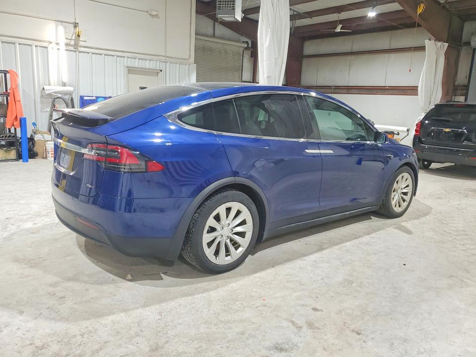49091766 :رقم المزاد ، 5YJXCBE23JF102438 vin ، 2018 Tesla Model X مزاد بيع