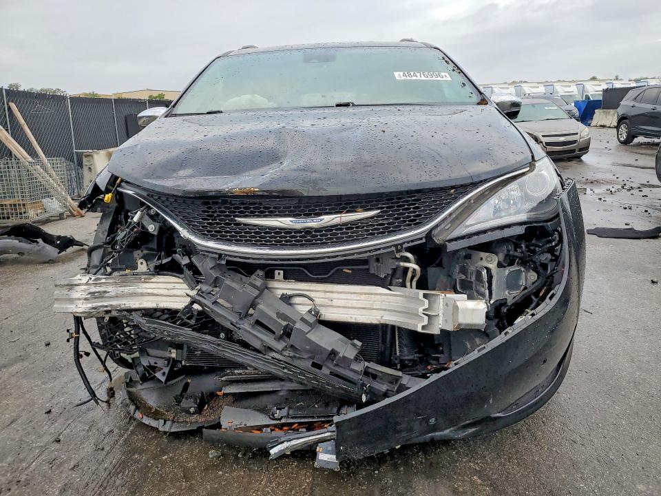 48476996 :رقم المزاد ، 2C4RC1GG6HR747904 vin ، 2017 Chrysler Pacifica مزاد بيع