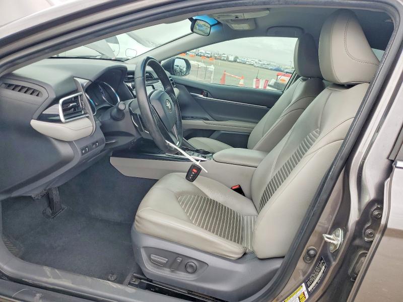 51894956 :رقم المزاد ، 4T1B21HK5JU507545 vin ، 2018 Toyota Camry Hybrid مزاد بيع