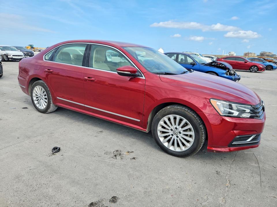 50090876 :رقم المزاد ، 1VWBT7A36HC054878 vin ، 2017 Volkswagen Passat مزاد بيع