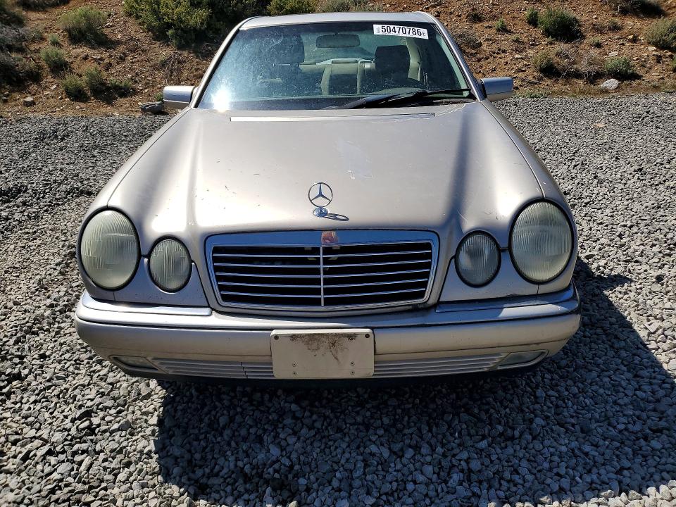 50470786 :رقم المزاد ، WDBJF82H0XX022598 vin ، 1999 Mercedes-benz E مزاد بيع