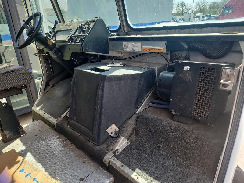 50408806 :رقم المزاد ، 5B4KP42Y123339243 vin ، 2001 Workhorse Forward Control Chassis مزاد بيع