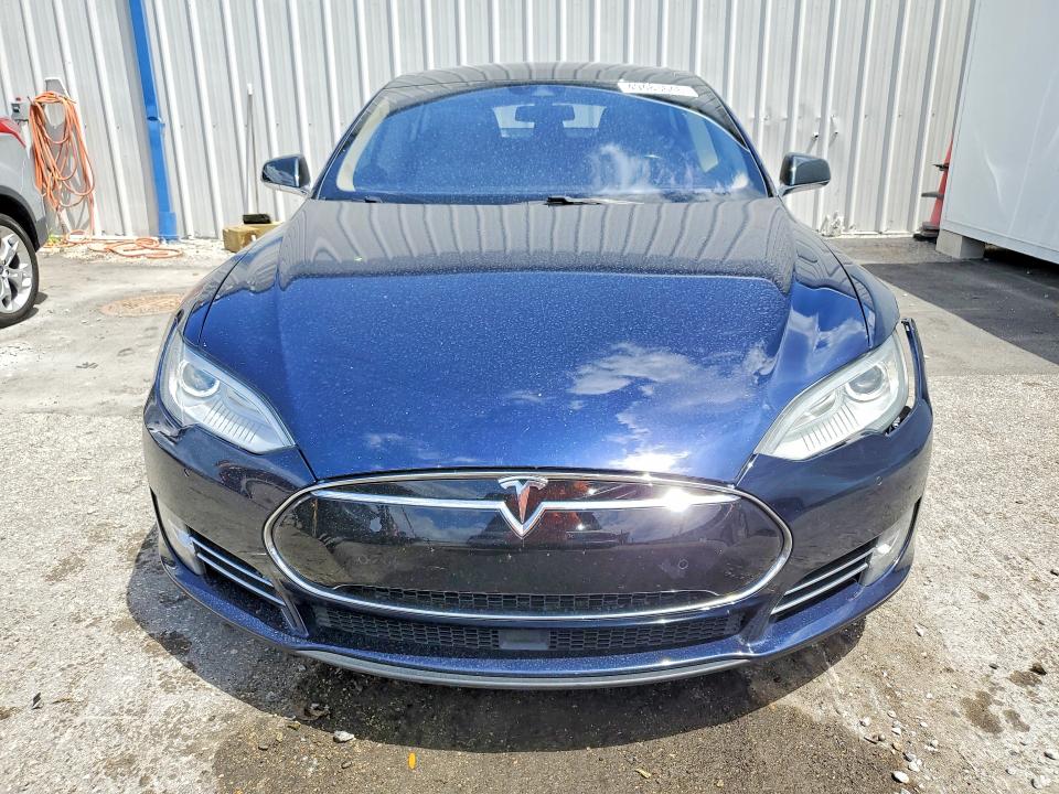 49483646 :رقم المزاد ، 5YJSA1H24FFP73274 vin ، 2015 Tesla Model S مزاد بيع