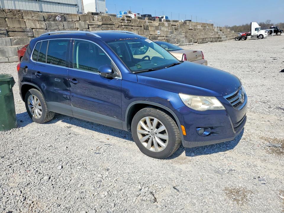 49471216 :رقم المزاد ، WVGAV7AX0BW504327 vin ، 2011 Volkswagen Tiguan مزاد بيع