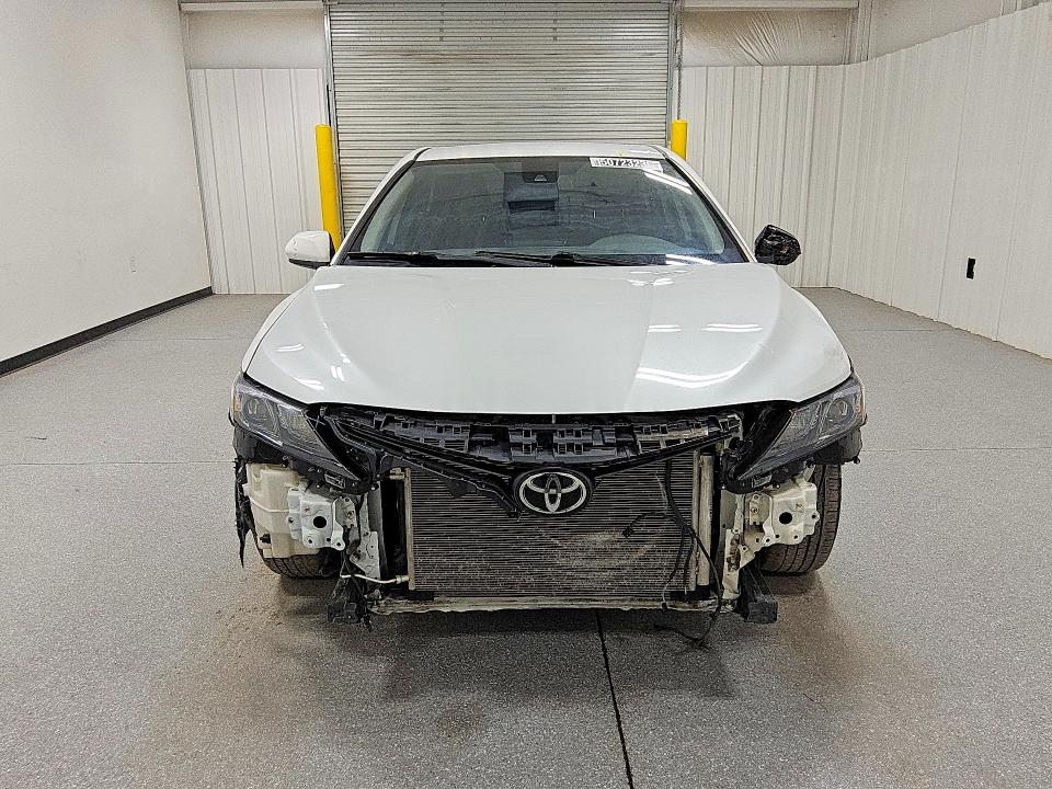 50723236 :رقم المزاد ، 4T1G11AK0MU543957 vin ، 2021 Toyota Camry مزاد بيع