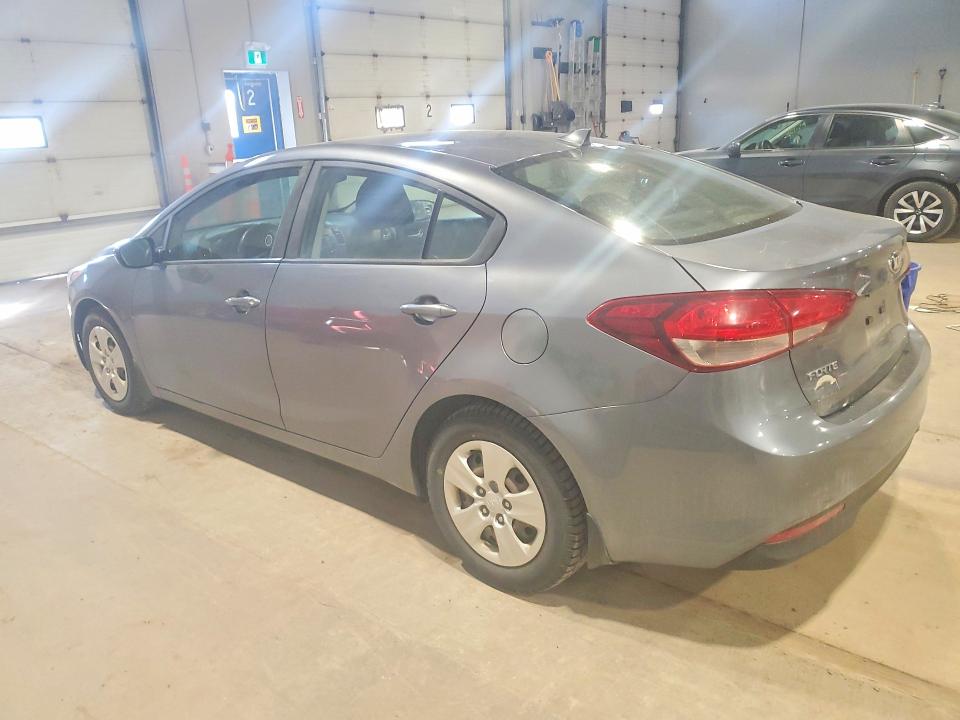 51318796 :رقم المزاد ، 3KPFK4A77JE207081 vin ، 2018 Kia Forte مزاد بيع