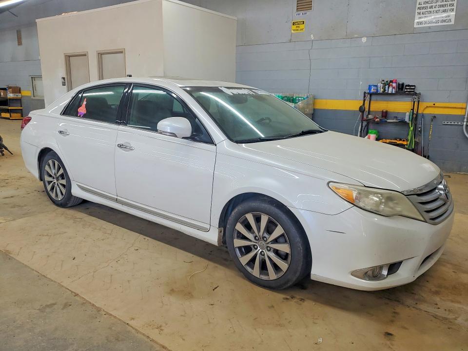 49574166 :رقم المزاد ، 4T1BK3DBXBU418458 vin ، 2011 Toyota Avalon مزاد بيع