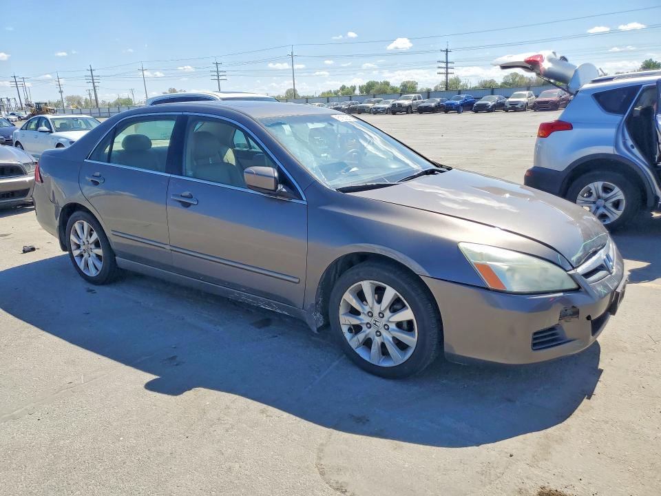 51359316 :رقم المزاد ، 1HGCM665X7A069078 vin ، 2007 Honda Accord مزاد بيع