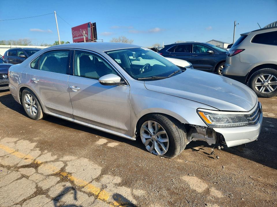 48095666 :رقم المزاد ، 1VWAS7A33GC049943 vin ، 2016 Volkswagen Passat مزاد بيع