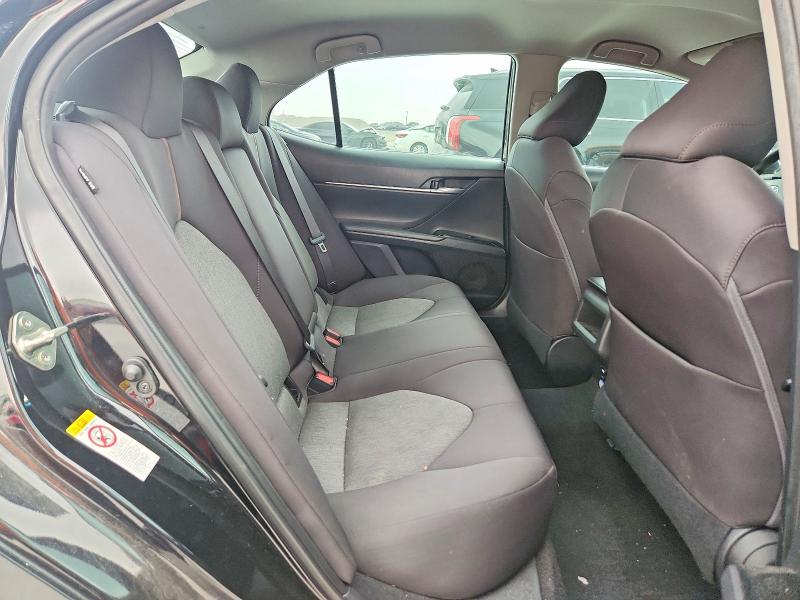 51317316 :رقم المزاد ، 4T1B11HK2JU082806 vin ، 2018 Toyota Camry مزاد بيع