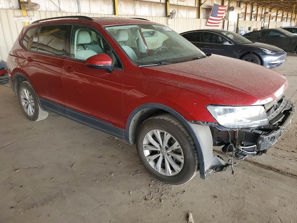 50331516 :رقم المزاد ، 3VV1B7AX2JM013559 vin ، 2018 Volkswagen Tiguan مزاد بيع
