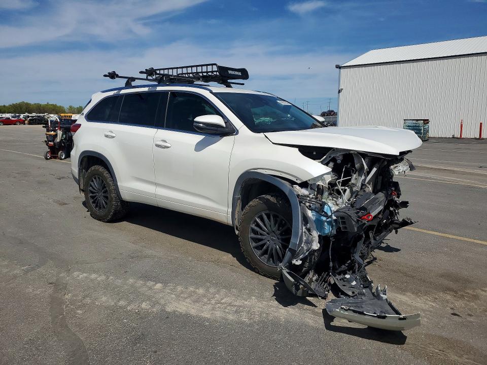 Продажа на аукционе авто 2018 Toyota Highlander, vin: 5TDJZRFH4JS883515, номер лота: 49021686