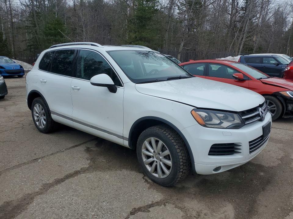 47941006 :رقم المزاد ، WVGEF9BP5ED003586 vin ، 2014 Volkswagen Touareg مزاد بيع
