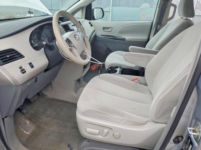 49228296 :رقم المزاد ، 5TDKK3DC6BS143267 vin ، 2011 Toyota Sienna مزاد بيع