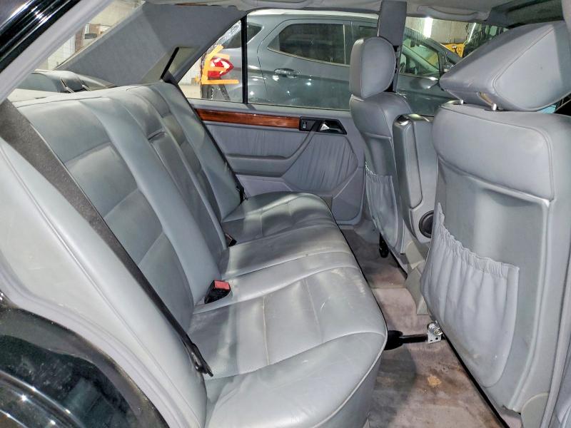 51835766 :رقم المزاد ، WDBEA32E9RC065145 vin ، 1994 Mercedes-benz E مزاد بيع