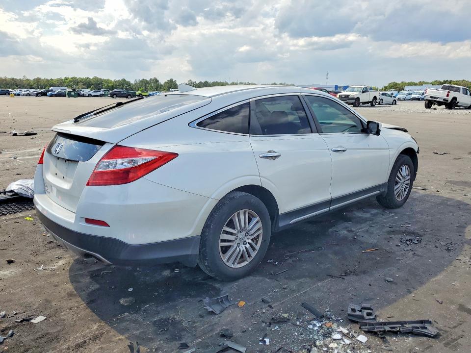 2015 Honda Crosstour მანქანა იყიდება აუქციონზე, vin: 5J6TF3H5XFL001557, აუქციონის ნომერი: 51406026