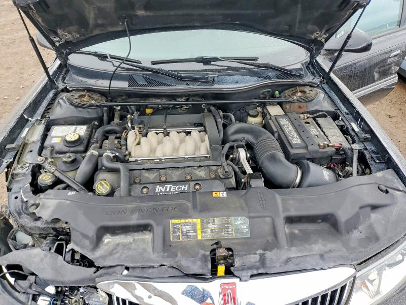 48840856 :رقم المزاد ، 1LNHM97V72Y600639 vin ، 2002 Lincoln Townhouse Continental مزاد بيع