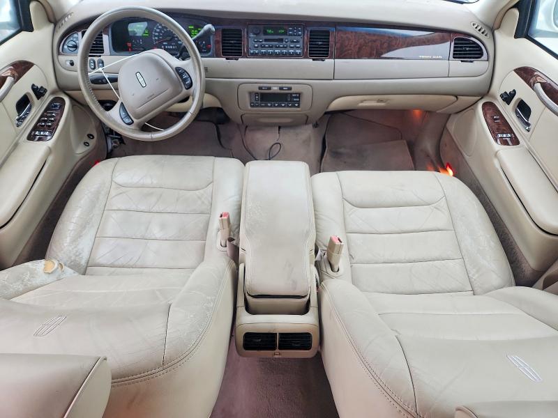 Продаж на аукціоні авто 2001 Lincoln Town Car, vin: 1LNHM81WX1Y647304, номер лоту: 50566956