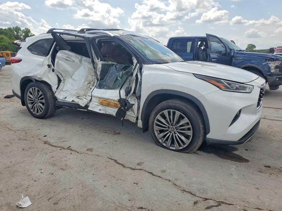 Продаж на аукціоні авто 2022 Toyota Highlander, vin: 5TDEBRCH8NS082599, номер лоту: 50277406