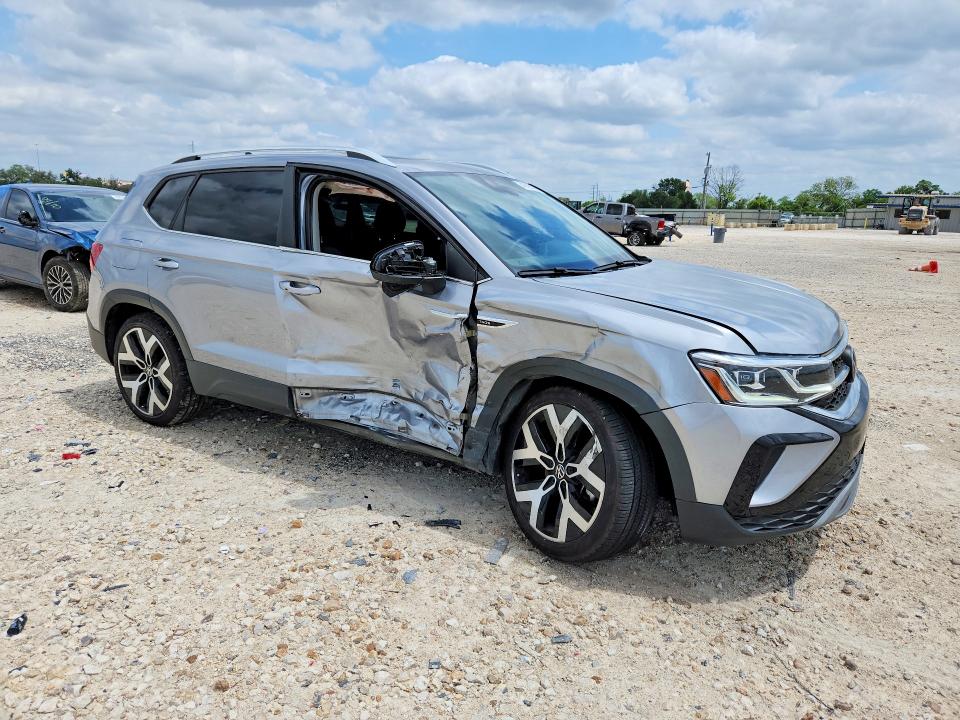 Продаж на аукціоні авто 2022 Volkswagen Taos, vin: 3VV2X7B25NM084737, номер лоту: 49795636