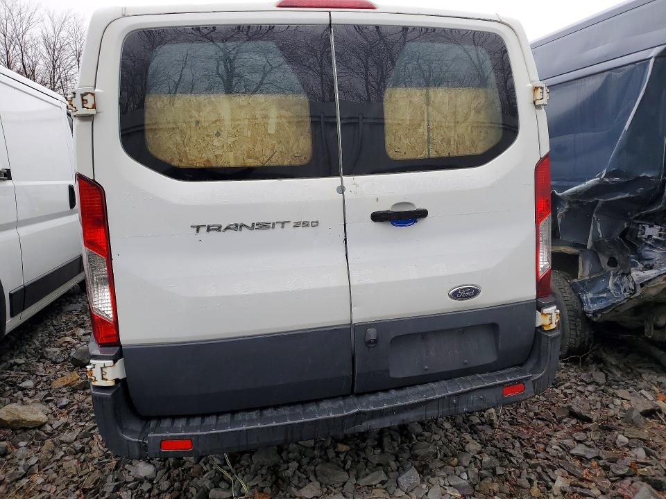 2017 Ford Transit მანქანა იყიდება აუქციონზე, vin: 1FTYR1ZM9HKA99888, აუქციონის ნომერი: 46622576