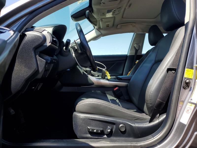 49868656 :رقم المزاد ، JTHBA1D26H5052821 vin ، 2017 Lexus Is مزاد بيع