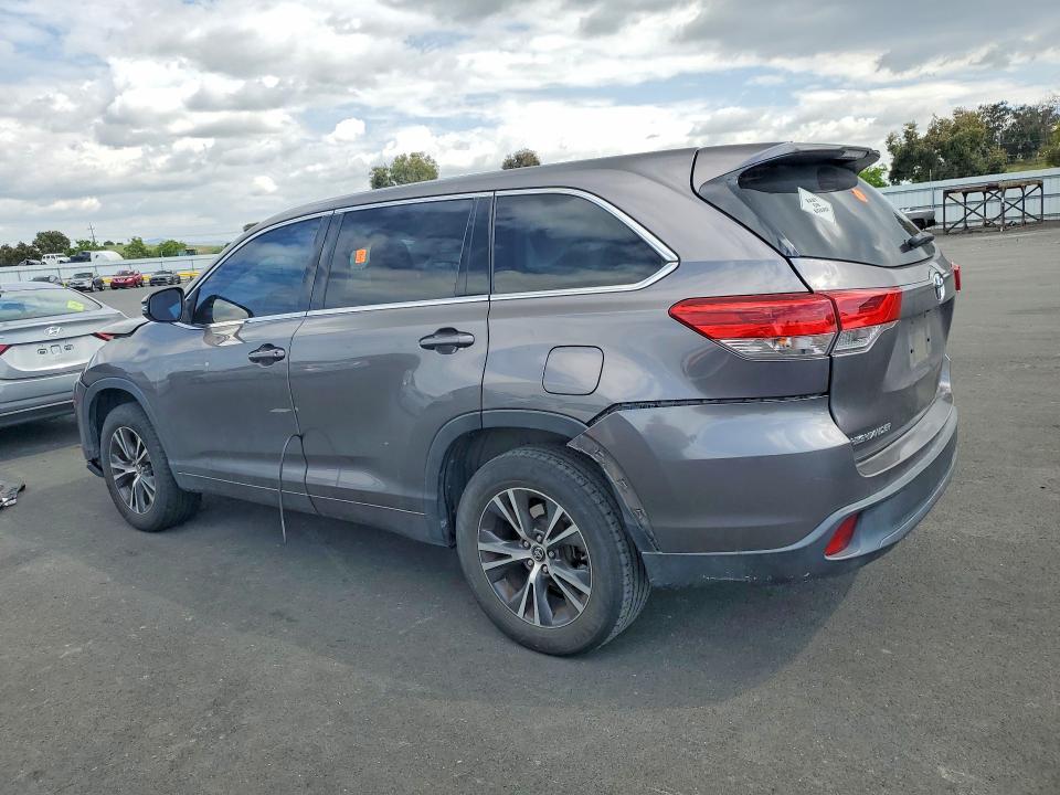 51532656 :رقم المزاد ، 5TDZARFHXJS036430 vin ، 2018 Toyota Highlander مزاد بيع