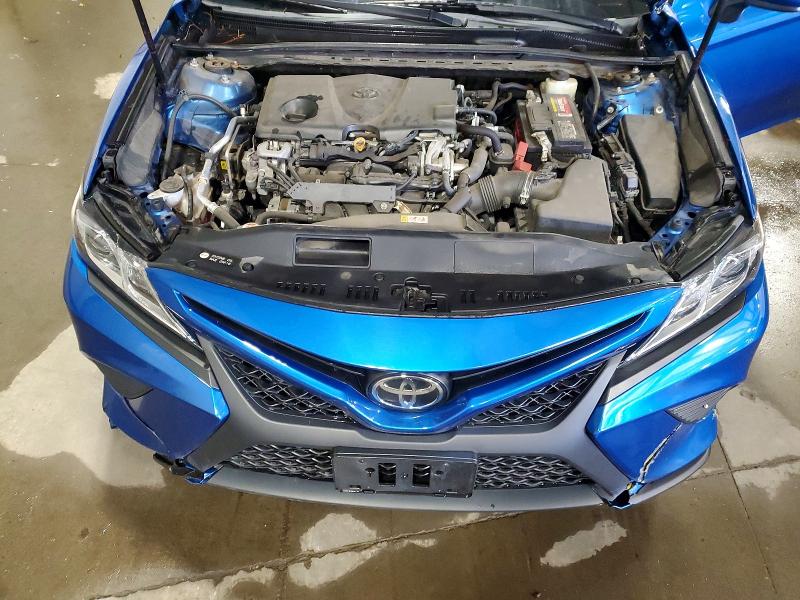 48864866 :رقم المزاد ، 4T1B11HK9JU116126 vin ، 2018 Toyota Camry مزاد بيع