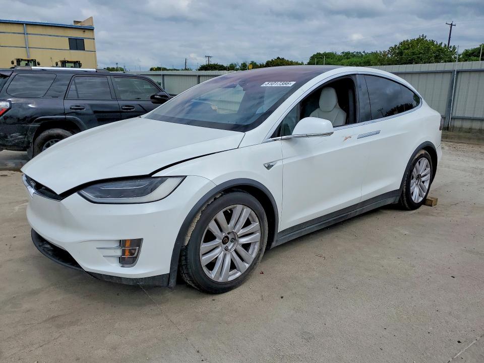51017386 :رقم المزاد ، 5YJXCBE24GF012790 vin ، 2016 Tesla Model X مزاد بيع