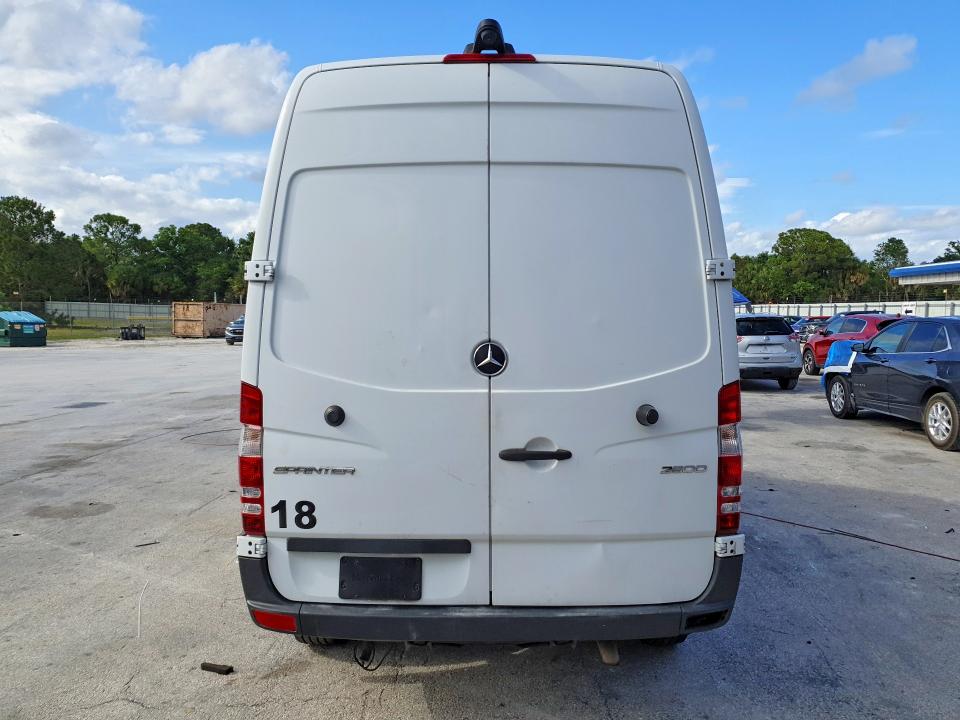 50981206 :رقم المزاد ، WD3PE7CD0JP614332 vin ، 2018 Mercedes-benz Sprinter مزاد بيع