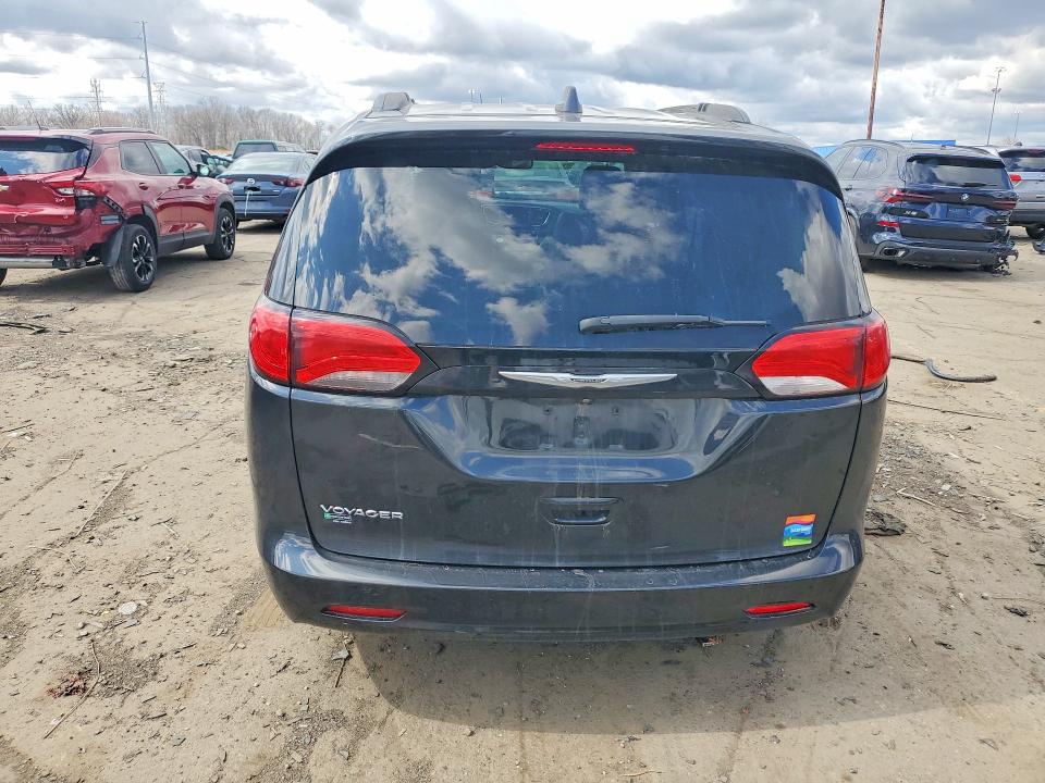 48333236 :رقم المزاد ، 2C4RC1DG4MR551376 vin ، 2021 Chrysler Voyager مزاد بيع