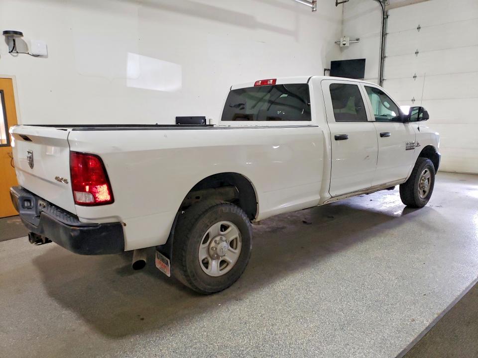 51900616 :رقم المزاد ، 3C6UR5HL6JG145244 vin ، 2018 Ram 2500 مزاد بيع