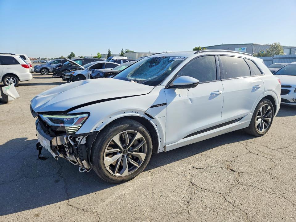Продажа на аукционе авто 2021 Audi E-tron, vin: WA1LAAGE7MB038010, номер лота: 49666136