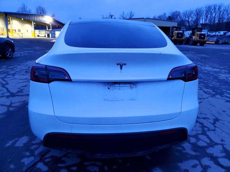 2025 Tesla Model Y მანქანა იყიდება აუქციონზე, vin: 7SAYGDED5SF255624, აუქციონის ნომერი: 47761166