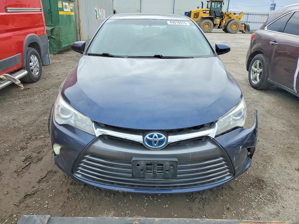 2015 Toyota Camry Hybrid მანქანა იყიდება აუქციონზე, vin: 4T1BD1FK9FU144056, აუქციონის ნომერი: 49010976