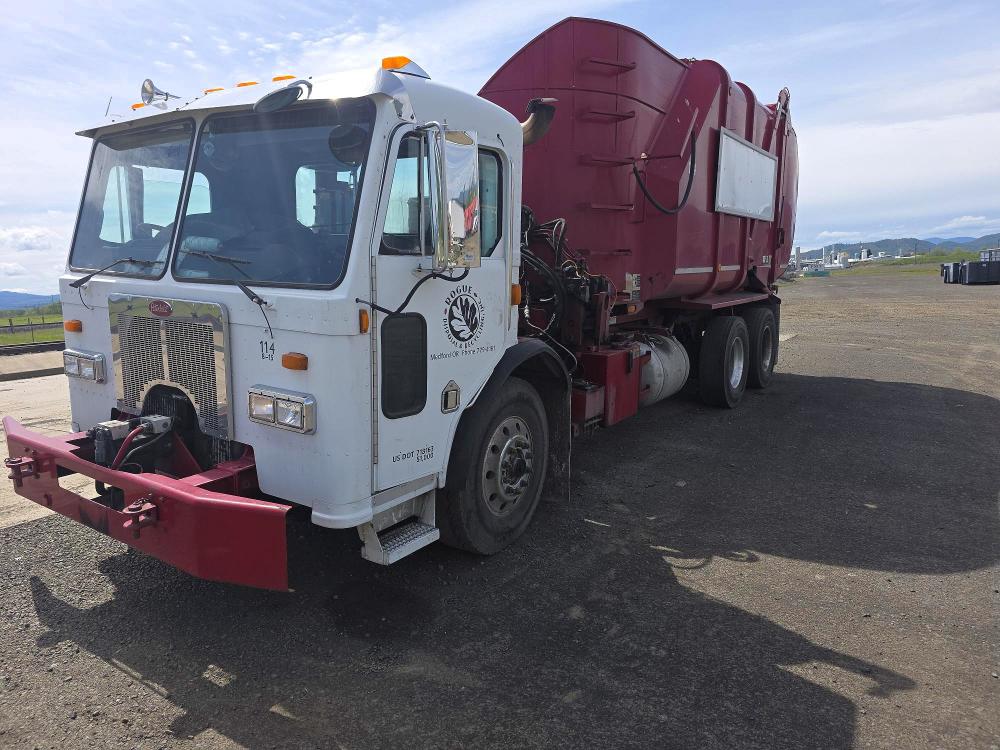 48702706 :رقم المزاد ، 1NPZL00X96D716451 vin ، 2006 Peterbilt 320 مزاد بيع