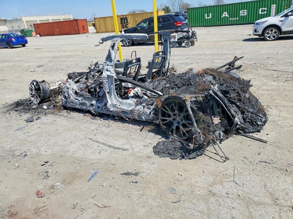 Продажа на аукционе авто 2023 Tesla Model S, vin: 5YJSA1E69PF525045, номер лота: 49135356