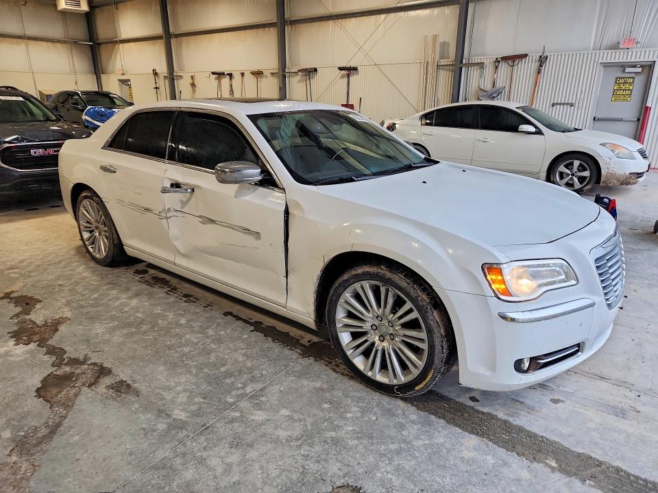 2011 Chrysler 300c მანქანა იყიდება აუქციონზე, vin: 2C3CA6CT1BH523887, აუქციონის ნომერი: 48524406