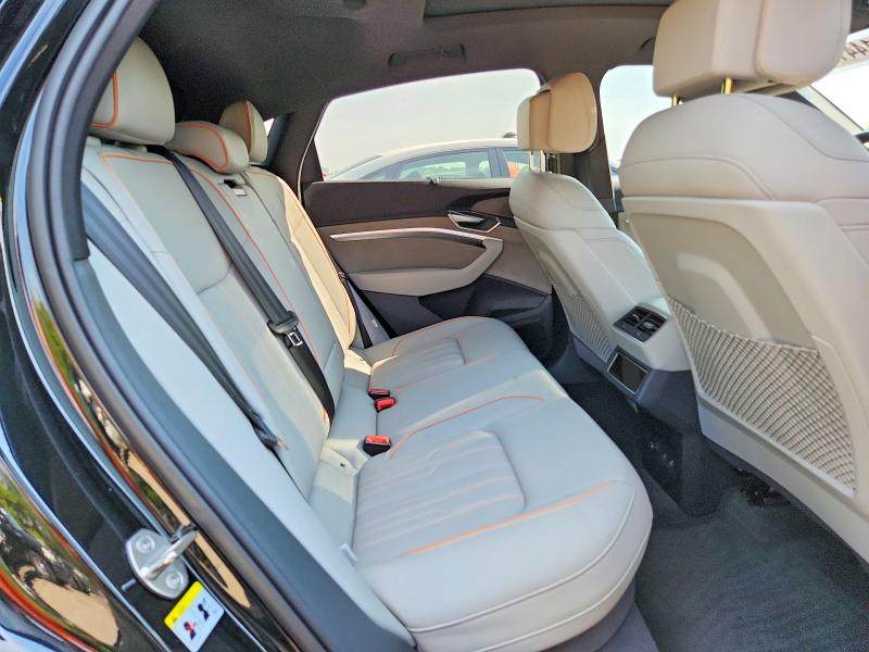 49144106 :رقم المزاد ، WA1DABGEXRB005407 vin ، 2024 Audi Q8 E-tron مزاد بيع