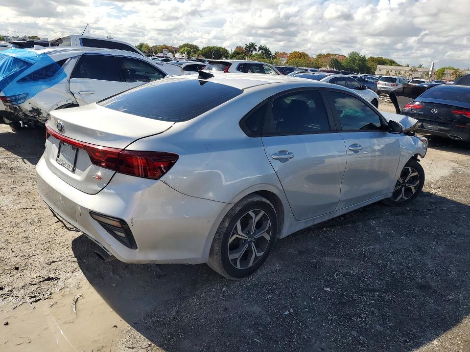 2021 Kia Forte მანქანა იყიდება აუქციონზე, vin: 3KPF24AD0ME348763, აუქციონის ნომერი: 47269686