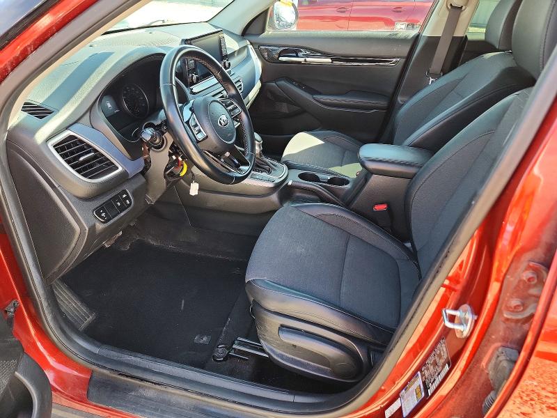 47131466 :رقم المزاد ، KNDEUCAA4M7156221 vin ، 2021 Kia Seltos مزاد بيع