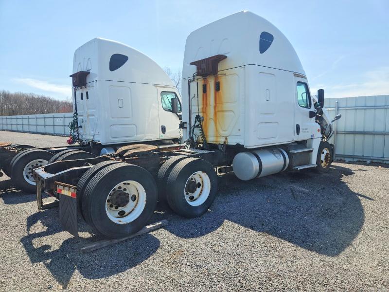 Продаж на аукціоні авто 2015 Freightliner Cascadia 125, vin: 1FUJGLD65FLGJ1340, номер лоту: 49317426