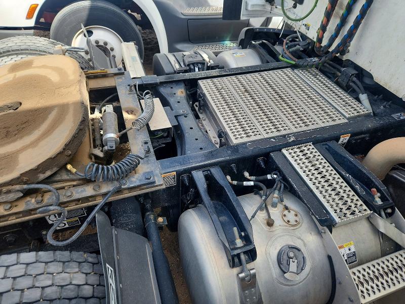50595826 :رقم المزاد ، 1XPBA48X5JD477935 vin ، 2018 Peterbilt 579 مزاد بيع
